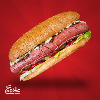 کراکف ، ژامبون گوشت ، قارچ ، پنیر موزارلا ، کاهو ، گوجه ، خیارشور و نان فرانسوی کنجدی ساندویچ بامبر